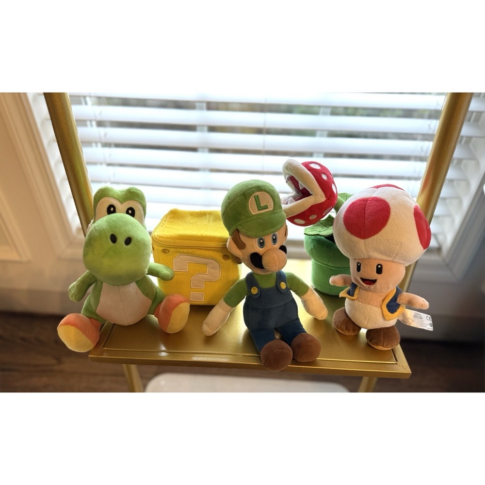 World Of Nintendo Super Mario Plush Set Of 5 Luigi, Yoshi, Toad, Plant, ? Block